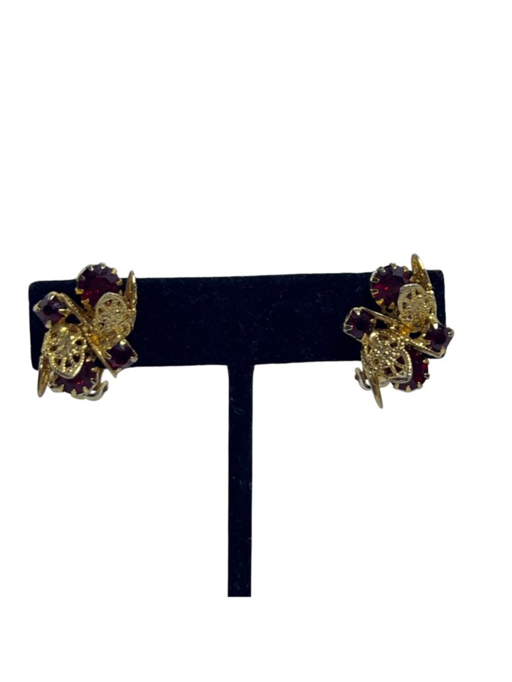 Gold Tone And Red Rhinestone Wreath Brooch With Matching Clip On Earrings (6424) - Picture 7 of 11
